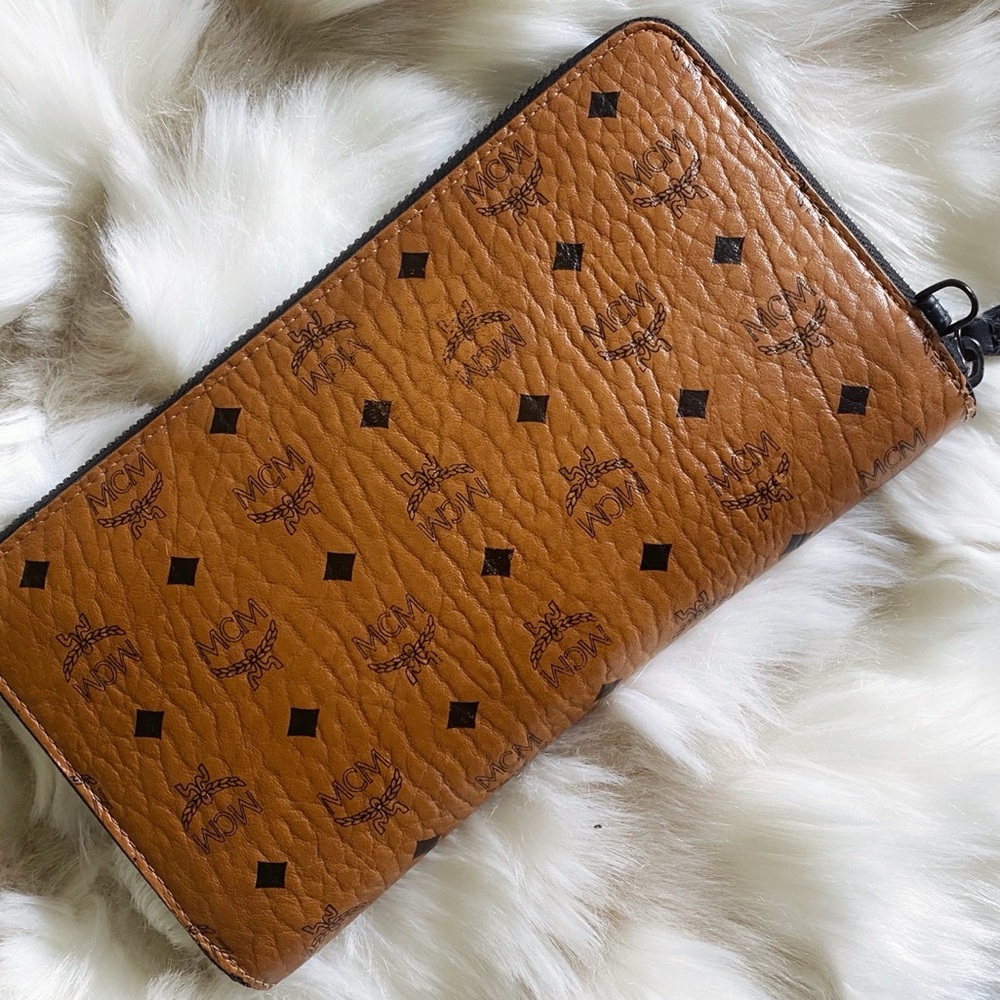 Authentic MCM Limited Edition Shopper with Studs (3-piece set) - Picture 12 of 17